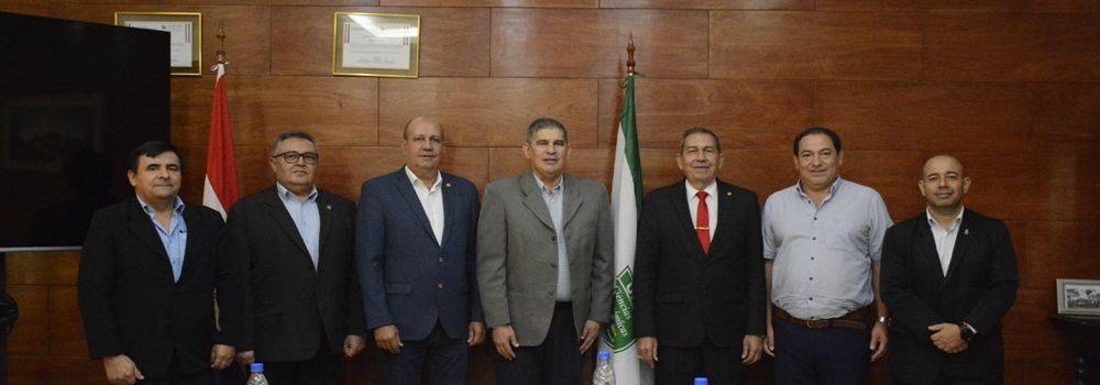  Visita institucional en la FCE-UNA