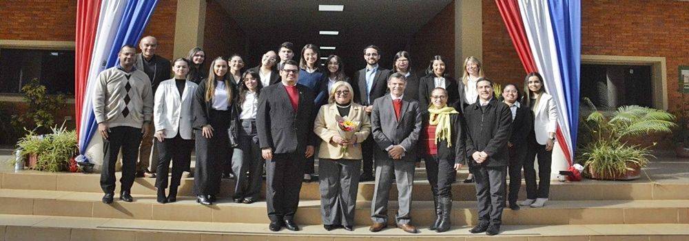 Estudiantes de Administración presentan artículos científicos