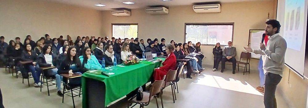 Charla sobre Mercado Bursátil en la Escuela de Administración – FCE UNA