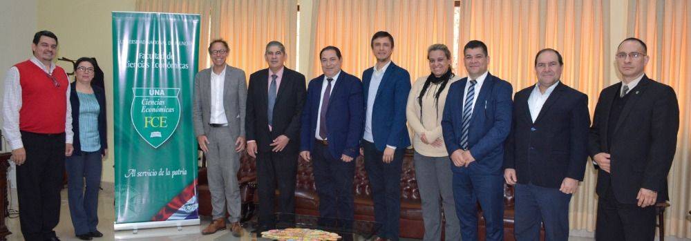 Visita académica de docente de la Darmstadt University of Applied Sciences a la FCE-UNA