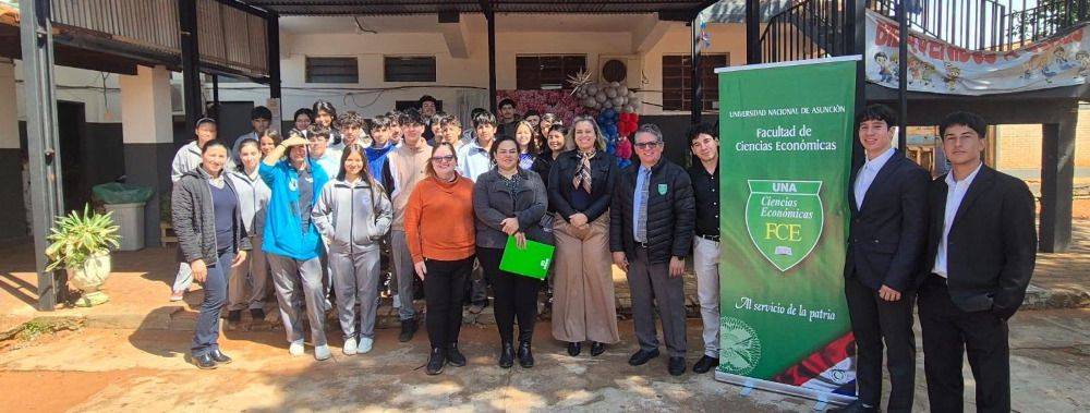 Estudiantes de Itauguá conocen las oportunidades académicas de la FCE-UNA