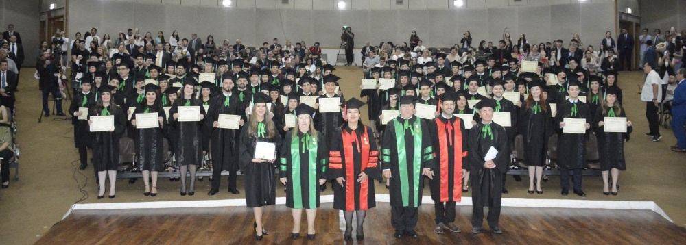 FCE UNA lanza al mercado laboral 96 nuevos Economistas