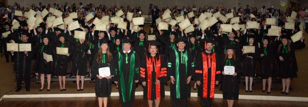 113 nuevos economistas egresan de la FCE UNA