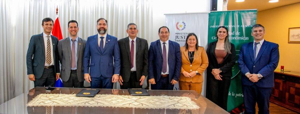 FCE-UNA y Ministerio de Justicia suscriben convenio de cooperación interinstitucional